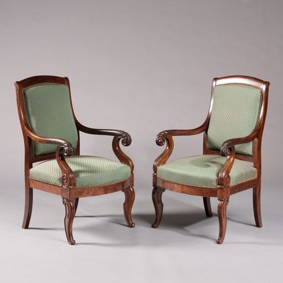 Paire de fauteuils en acajou et placage d'acajou,...