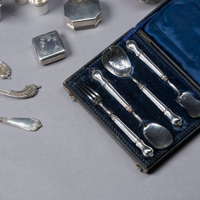 Lot in silver 800 and 950 thousandths including...