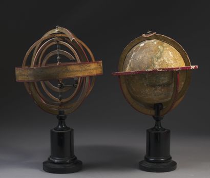 Globe terrestre et sphère armilliaire en...