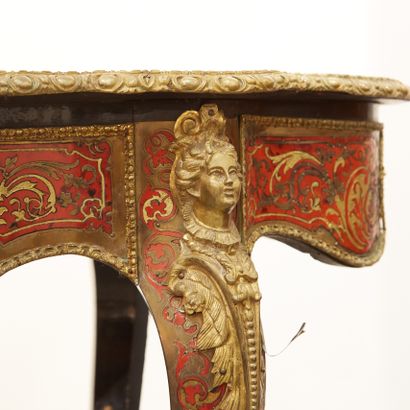 Table en marqueterie dite 