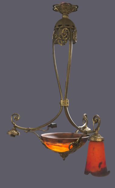 MULLER Frères.
Lustre à trois tulipes, la...