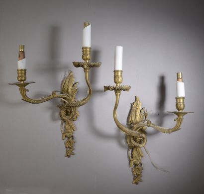 Trois paires d'appliques à deux bras de lumière...