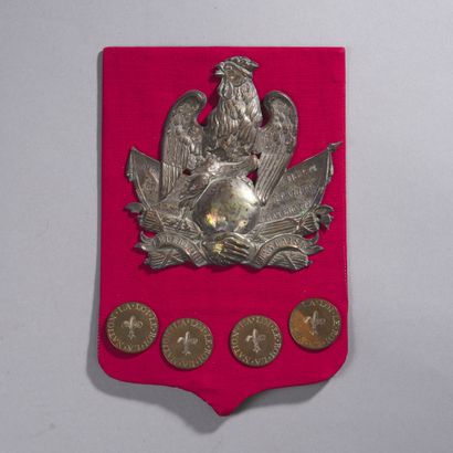 France Lot : 4 boutons d’uniforme, à la fleur...