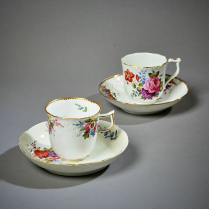 ANGLETERRE, SPODE.

Deux tasses et leur sous-tasse...
