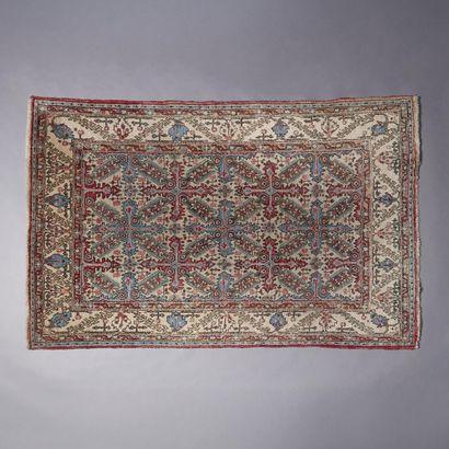 GHOUM. 

Wool carpet.

Iran, circa 1965-1970.

Length...