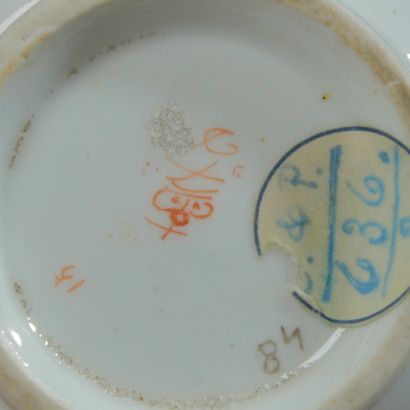 ANGLETERRE, SPODE.

Deux tasses et leur sous-tasse...