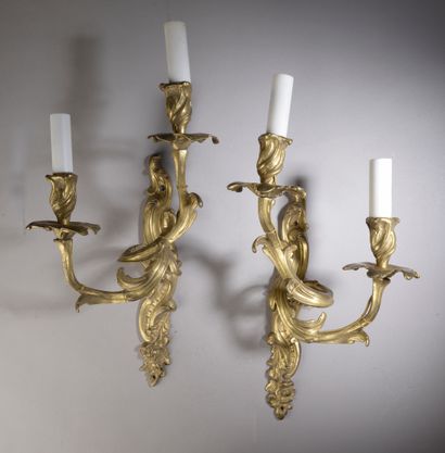 Trois paires d'appliques à deux bras de lumière...