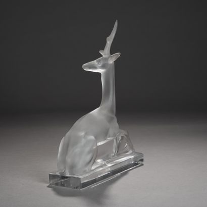 LALIQUE France.
Reclining stag.
Moulded crystal...