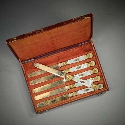 Suite of six fruit knives, mother-of-pearl...
