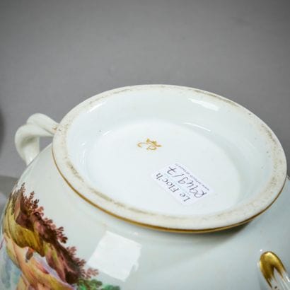 PARIS Manufacture du COMTE DE PROVENCE.

Porcelain...