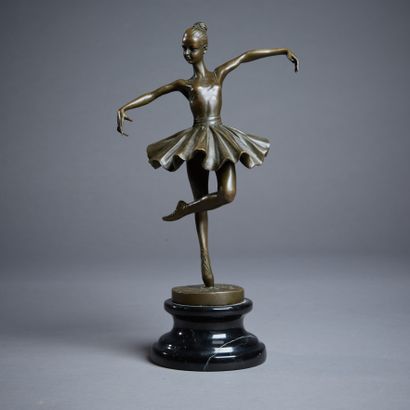 CRESPAIN (20th century).

Ballerina.

Bronze...