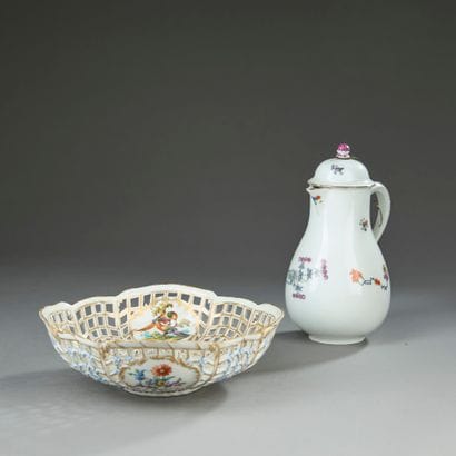 BERLIN.

Coupe en porcelaine ajourée en toile...