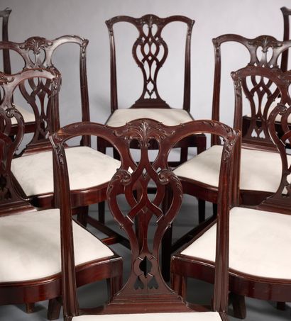 Suite de huit chaises de salle à manger en...