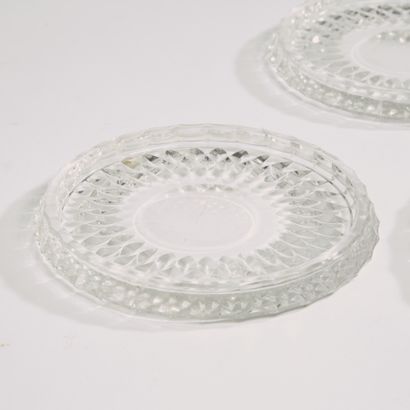 VAL SAINT LAMBERT.

Dish and two coasters...