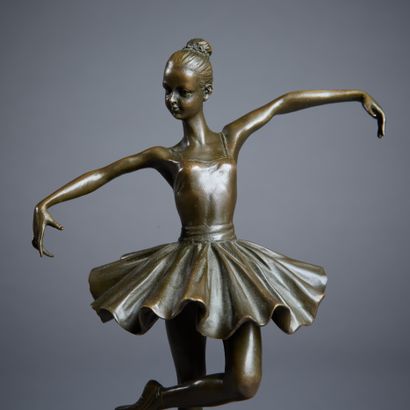 CRESPAIN (20th century).

Ballerina.

Bronze...