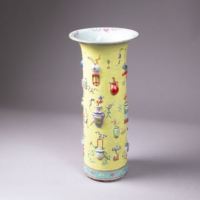 Large yellow enameled porcelain scroll vase...