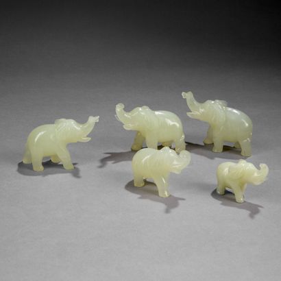 CHINA. 

Hard stone set including : 

- Two...
