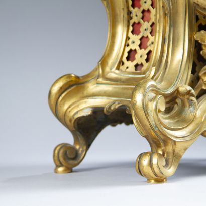 Fiddle-shaped clock in molded, chased and...