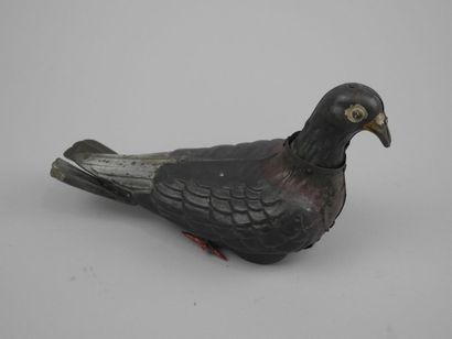 Pigeon ramier en tÙle agrafée, jouet mécanique,...