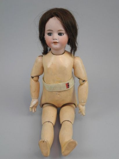 Poupée SIMON & HALBIG, 1039, la tête en porcelaine,...