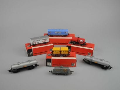JOUEF HO. Ensemble de quatre wagons marchandises:...