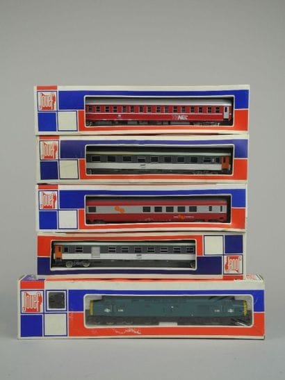 JOUEF HO. Ensemble de quatre wagons: (5362);...