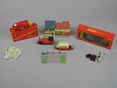 Ensemble: HORNBY TRIANG, Battle Space Turbo...