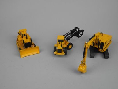 Trois modèles réduits JOAL : excavatrice...
