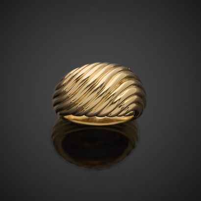 BOUCHERON.
Bague dôme en or jaune 750 millièmes,...