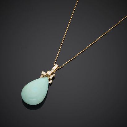 Collier composé d'un pendentif en or jaune...