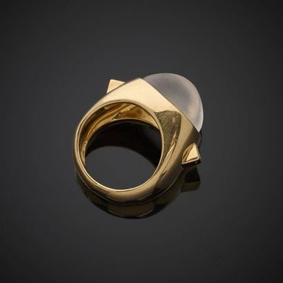 Bague dôme en or jaune 750 millièmes, sertie...