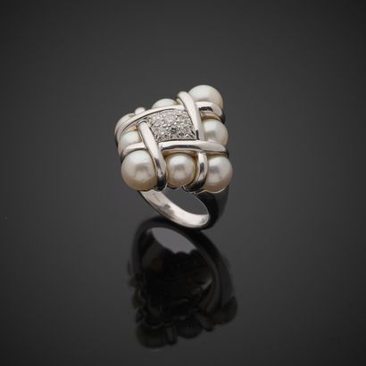 Bague en or gris 750 millièmes, le chaton...