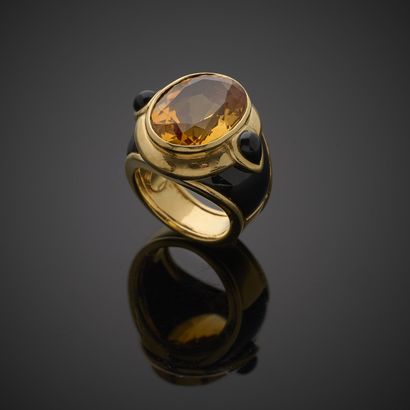Dans le goût de BULGARI. 
Bague en or jaune...