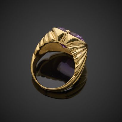 Bague en or jaune 750 millièmes, sertie d'une...