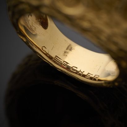 CHRISTINE ESCHER.
Bague dôme en or jaune...