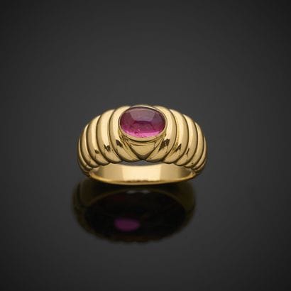 Bague en or jaune 750 millièmes, sertie d'une...