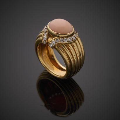 Bague en or jaune 750 millièmes, présentant...