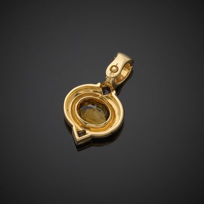 Pendant in 750 thousandths yellow gold, presenting...
