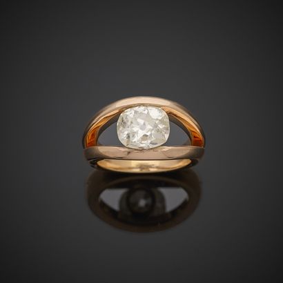 Bague en or rose 750 millièmes, présentant...