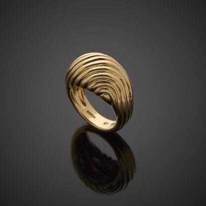 BOUCHERON.
Bague dôme en or jaune 750 millièmes,...