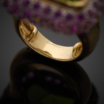 O.J. PERRIN.
Importante bague de cocktail...
