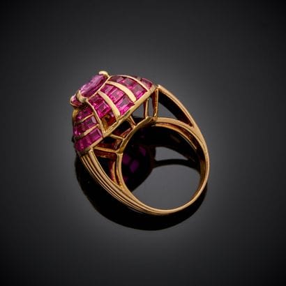 Bague dôme en or rose 750 millièmes, présentant...