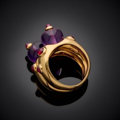 Bague en or jaune 750 millièmes, formée de...