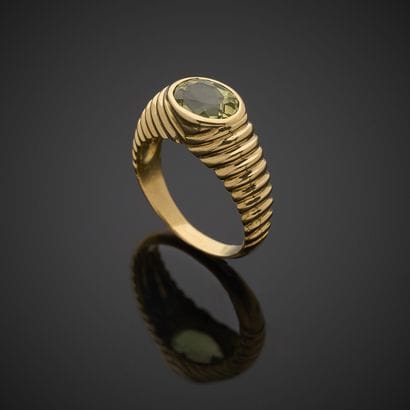 Bague en or jaune 750 millièmes, sertie d'un...