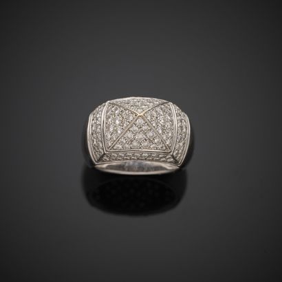 O.J. PERRIN.
Bague dôme en or gris 750 millièmes,...