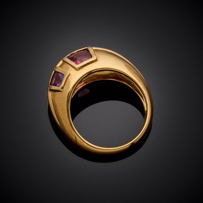Bague bombée en or jaune 750 millièmes, alternée...