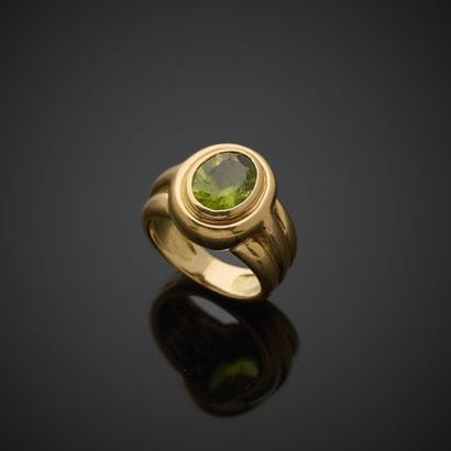 Bague en or jaune 750 millièmes, sertie d'un...