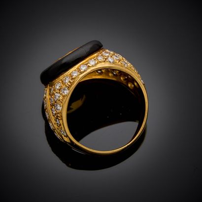 Bague en or jaune 750 millièmes, sertie d'un...