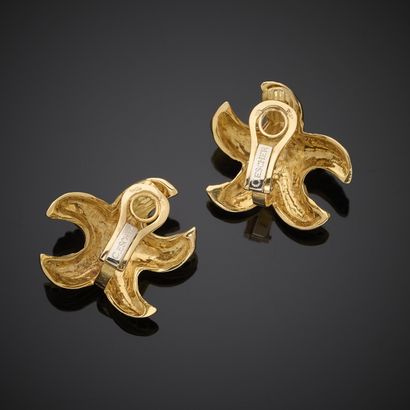 CHRISTINE ESCHER.
Paire de clips d'oreille...