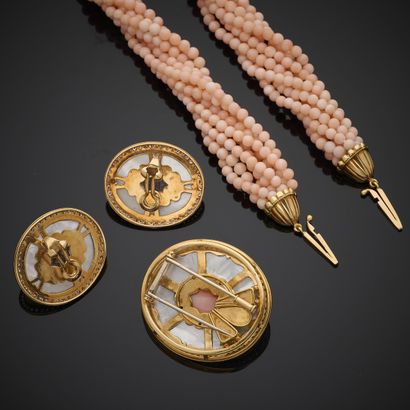 Parure composée d'un collier et d'une paire...
